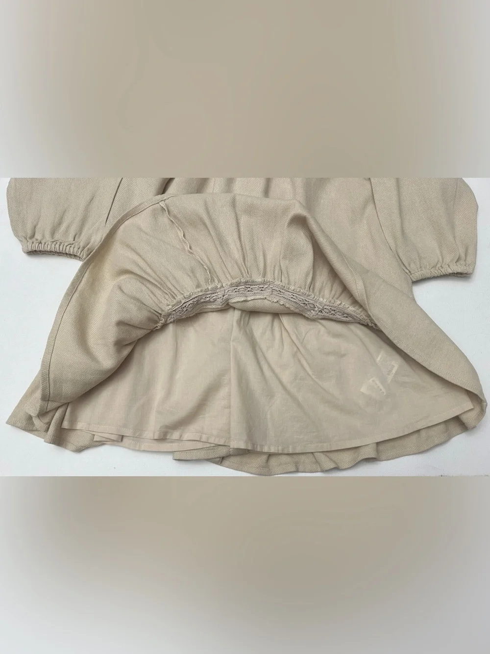 Zara girl’s Embroidered neckline and ruffled hem.  Size 3-4T.